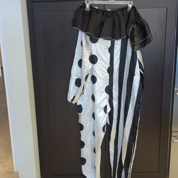 Women's Black and White Polka Dot Off-Shoulder Jumpsuit Clown Costume 8-10 NWT - Picture 2 of 5
